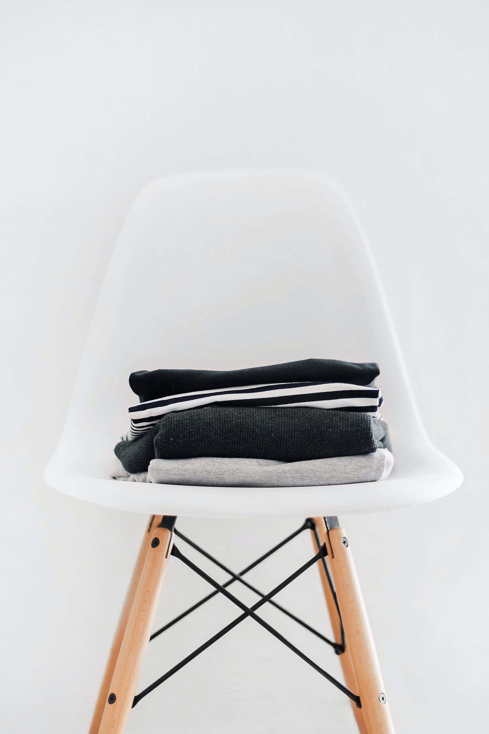 How to Build a Versatile Wardrobe // 34 Outfits From 10 Items