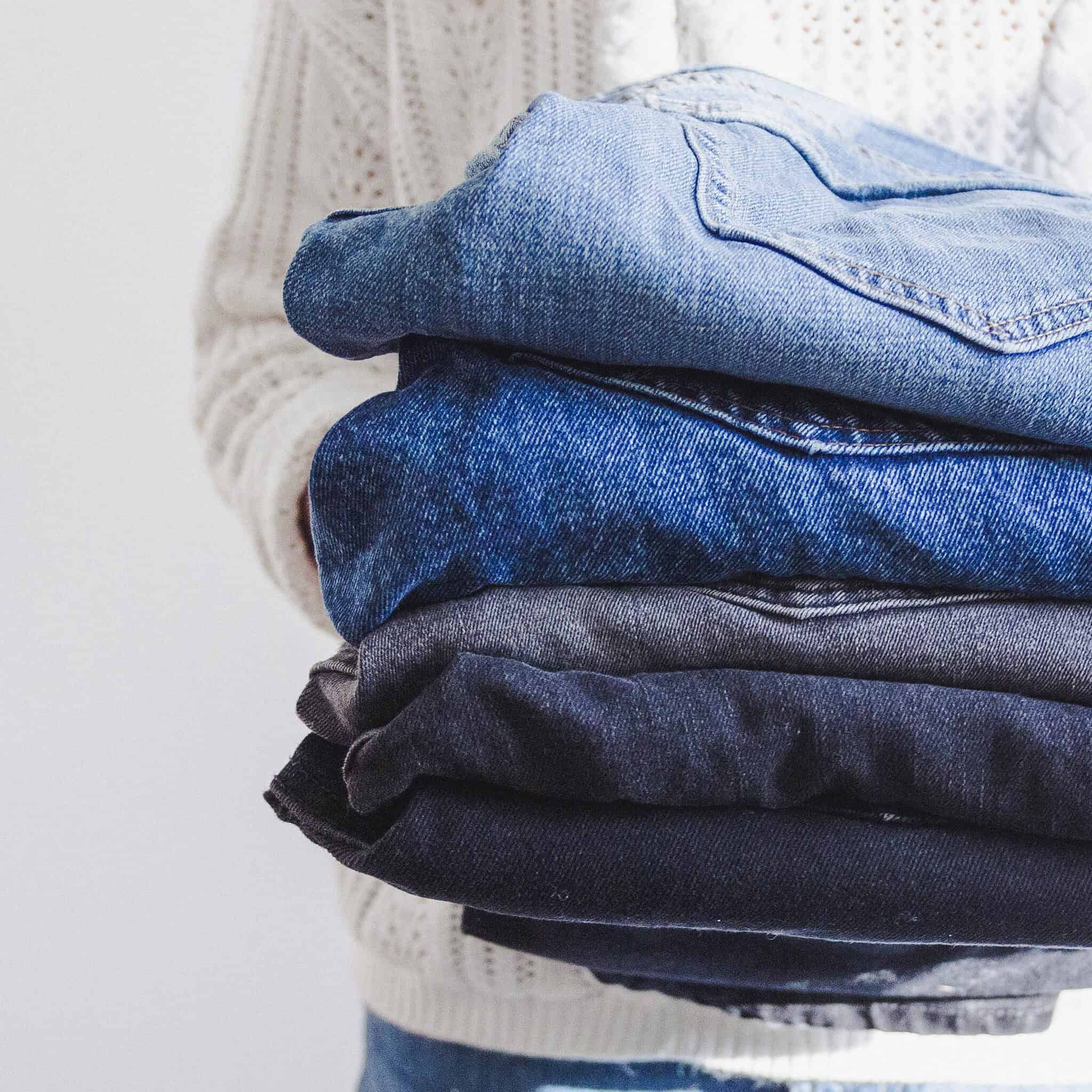 11 Ways On How To Purge Your Clothes (The Ultimate Guide)